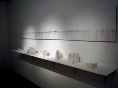 Николай Алексеев. Найденные ланшафты. 2010–2011. Инсталляция. Холст, сольвент, гипс. 300х100х35 см. © Автор / Nikolay Alekseev. Discovered Landscapes. 2010–2011. Installation. Canvas, solvent, gesso. 300х100х35 cm. © Artist